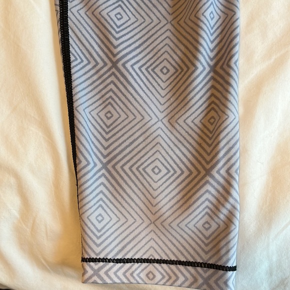 Women’s AR-33 Size Small Purple Ombré Leggings - Picture 5 of 6